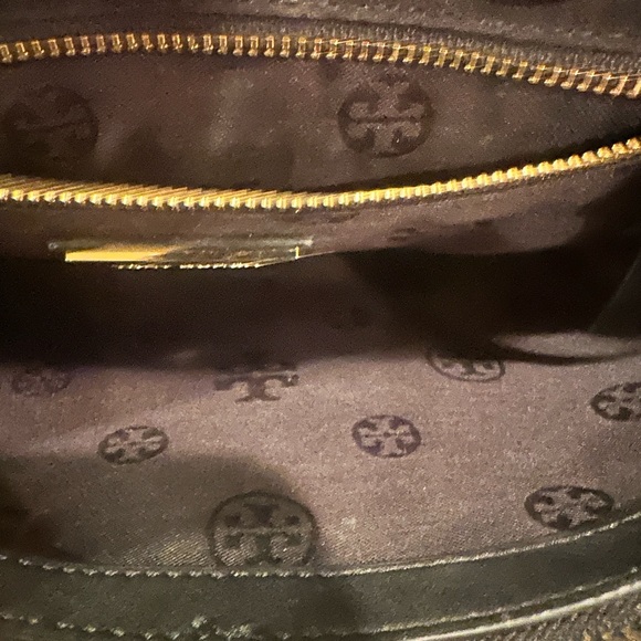 Tory Burch
Marion Quilted Flap Shoulder Bag - Picture 4 of 8